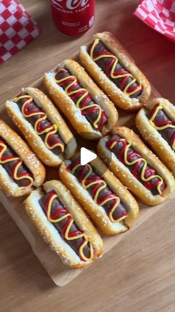 TinkoStars on Instagram: "Twinky Hot Dogs 1 Box Twinkies 1 Box of Twix bars Pinch of sesame seeds  Red & Yellow Frosting   #Baking #BakingTips #BakingTutorial #BakingRecipe #BakingVideos #CakeDecorating #CookieDecorating #PastryChef #DessertRecipe #HomeBaking #EasyBaking #BakeWithMe #CakeBoss #CupcakeDecorating #PieMaking" Twix Recipe, Hot Dog Cakes, Yellow Frosting, Twinkie Cake, Twix Bars, Twix Bar, Baking Videos, Baking Tutorial, Dog Cakes