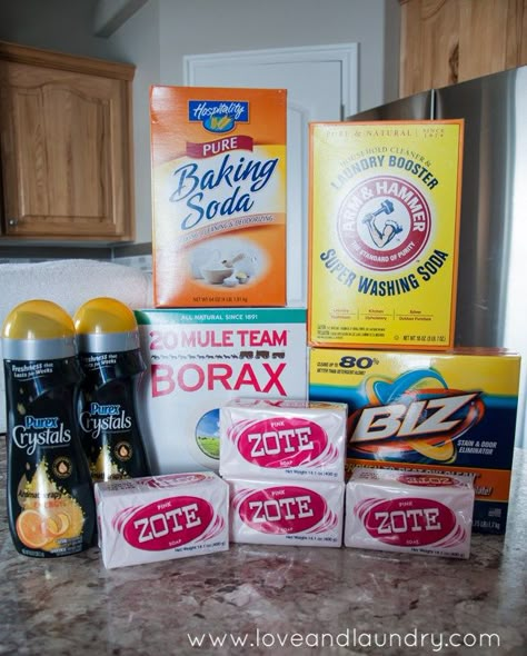 My Favorite Homemade Laundry Detergent - easy and cheap to make! And it's totally safe in an HE washer! Diy Laundry Soap For He Washers, Homemade Gain Laundry Detergent, Baking Soda Laundry Detergent, Diy Lavanderia, Homemade Laundry Detergent Liquid, Homemade Laundry Detergent Recipes, Diy Laundry Soap, Homemade Laundry Soap, Homemade Detergent