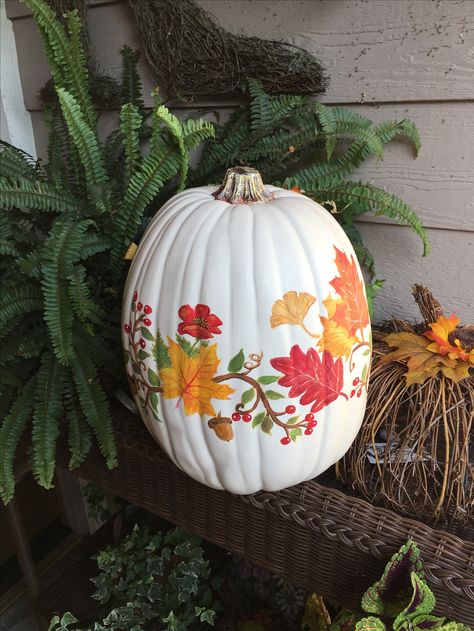 Autumn Pumpkin Painting, Cute Painted Pumpkins, Halloween Pumpkin Crafts, Creative Pumpkin Painting, Creative Pumpkin Decorating, Pumpkin Diy, Pumpkin Decorating Contest, Hand Painted Pumpkin, Halloween Pumpkin Designs