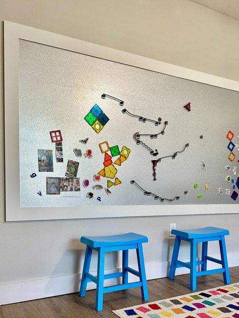 Magnetic Board Playroom, Diy Magnet Wall, Diy Magnetic Wall, Magnetic Wall For Kids, Magnetic Wall Ideas, Playroom Accent Wall Ideas, Downstairs Playroom, Rory Room, Magnet Board Kids