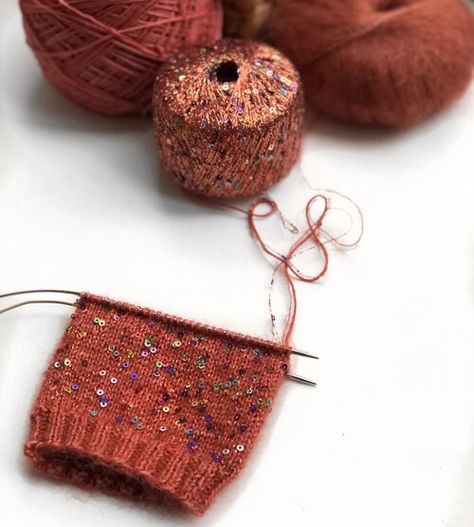 Knitting Stitches Tutorial, Knitting Basics, Creative Knitting, Handmade Knitwear, Yarn Inspiration, Crochet Motifs, Diy Knitting, Sweater Knitting Patterns, Knitting Techniques