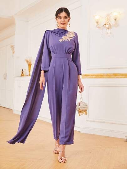 Soiree Jumpsuits, Classy Jumpsuit Outfits, Floral Cape, Classy Jumpsuit, Classy Gowns, Soiree Dress, Baby Clothes Patterns, Fashion Tops Blouse, Muslim Fashion Dress