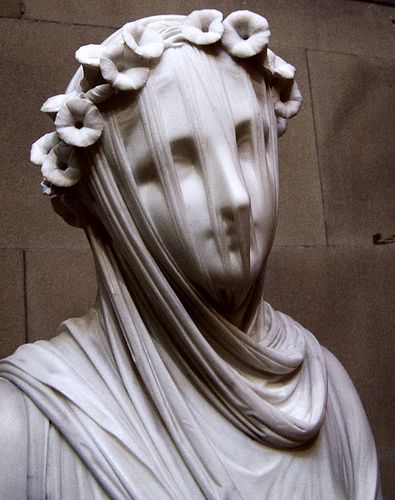 A veil made out of marble: the Veiled Vestal Virgin by Raffaele Monti. Veiled Vestal, 19th Century Sculpture, Vestal Virgin, Duke Of Devonshire, Lorenzo Bernini, Statue Tattoo, Istoria Artei, Italian Sculptors, Chatsworth House