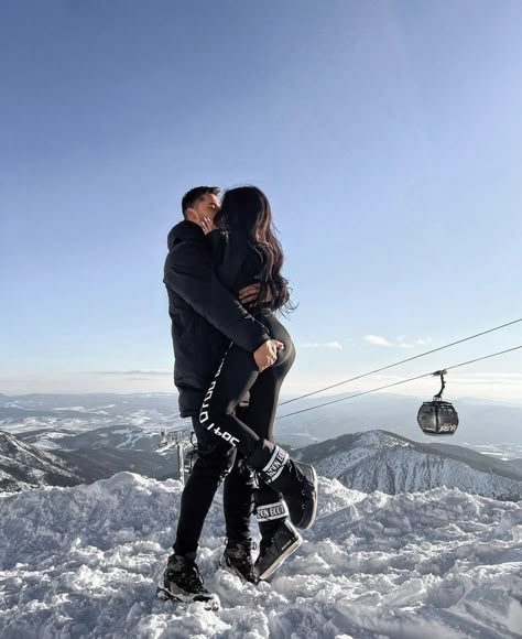 Mode Au Ski, Rich Couple, Luxury Couple, Shotting Photo, Cute Relationship Photos, Photo Poses For Couples, Cute Couples Photos, Relationship Goals Pictures, Ski Trip