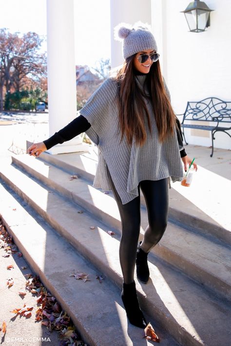 Poncho Outfit for Winter. Casual style for everyday. Emily Gemma, The Sweetest Thing Blog #EmilyGemma #TheSweetestThingBlog #Winterstyle #wintertrends #Poncho #ColdWeather Poncho Outfit, Winter Outfit Ideas, Feminine Fashion, Poncho Style, Winter Trends, Estilo Boho, Fall Winter Outfits, Winter Outfit, Womens Fashion Casual