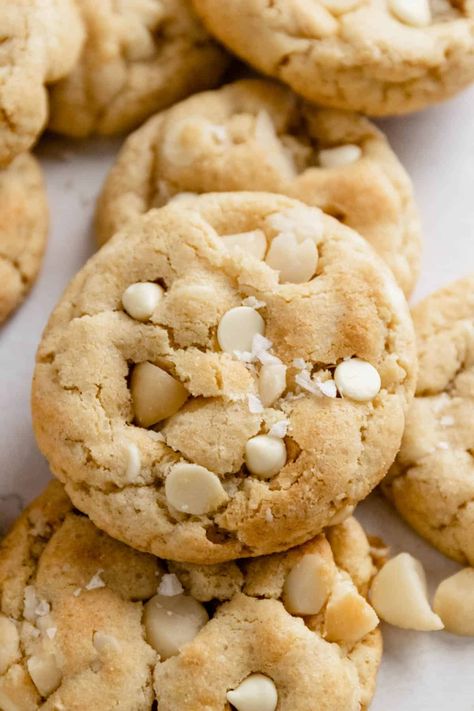 White Chocolate Macadamia Nut Cookies White Macadamia Nut Cookies, Cookies With Candy, Vanilla Cookie Dough, Buttery Chocolate Chip Cookies, White Chocolate Macadamia Cookies, Yummy Bowl, Chocolate Macadamia Nut Cookies, Best White Chocolate, White Chocolate Macadamia Nut Cookies