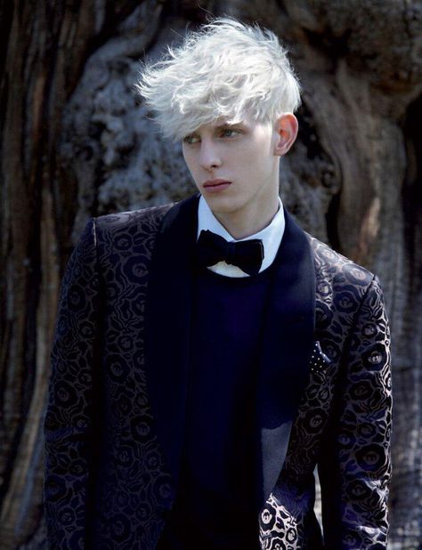 Albino Model, Corte De Cabelo Masculino, Hair Model, 영감을 주는 캐릭터, 인물 사진, Model Hair, White Hair, Male Models, Tom Ford