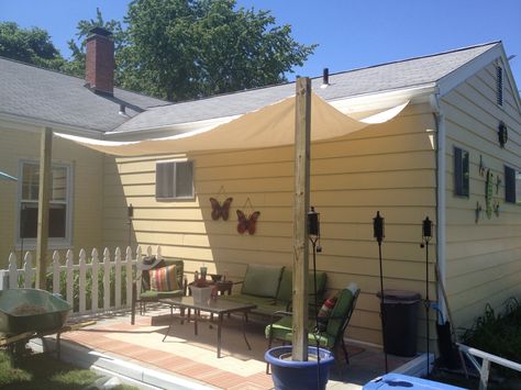 Canopy Shade Outdoor, Backyard Canopy Diy, Diy Shade Backyard, Cheap Backyard Shade Ideas, Making Shade In Backyard, Adding Shade To Backyard, Diy Deck Sun Shade, Backyard Shade Ideas On A Budget, Temporary Shade Outdoor