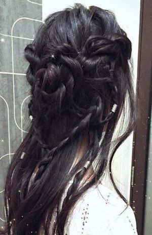 elvish hairstyle <3 Elvish Hairstyles, Hair Claim, Elven Hairstyles, Elvish Wedding, Elf Hair, Medieval Hairstyles, Fantasy Hair, Long Black Hair, Hair Reference