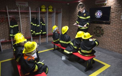 Kidzania London, Kids Amusement Park, Genting Skyworlds Theme Park, Indoor Theme Park, Legoland Windsor, Different Careers, London Venues, Fashion Studio, School Parties