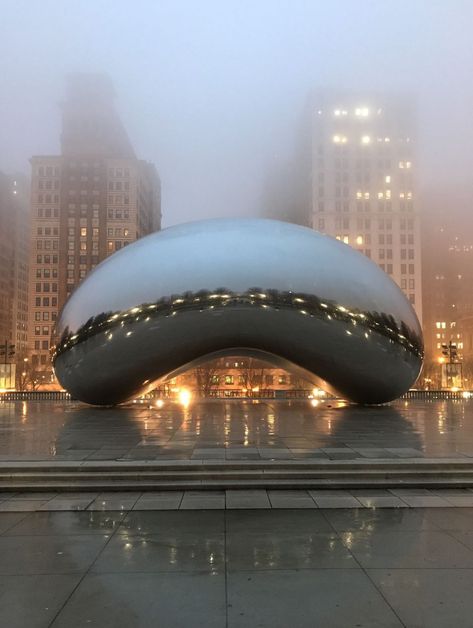 Chicago's Cloud Gate aka "The Bean " Chicago Sights, The Bean Chicago, Chicago Bean, Usa Chicago, Chicago Buildings, Chicago Aesthetic, Chicago Pictures, Illinois Chicago, Chi Town