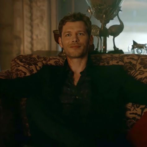 Klaus Mikaelson Season 3 The Originals, Klaus Mikaelson Curly Hair, Klaus And Elijah Wallpaper, Klaus Michaelson, Elijah Vampire Diaries, Klaus From Vampire Diaries, Niklaus Mikaelson, Diary Movie, Klaus The Originals