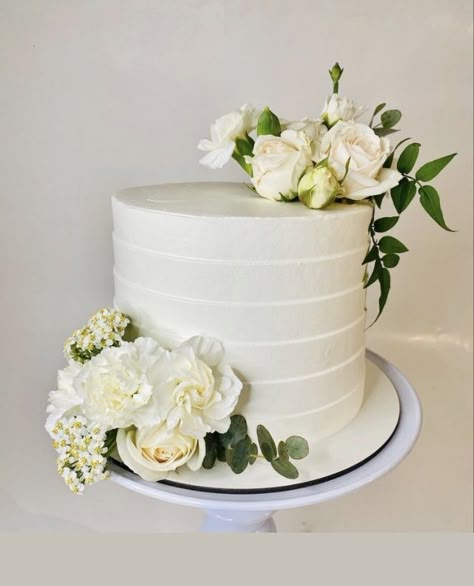 Simple White Cake With Flowers, Wedding Cake Simple Elegant, Floral Cake Design, Flower Cake Design, Happy Anniversary Cakes, Single Tier Cake, Cake With Flowers, Birthday Cake With Flowers, Small Wedding Cakes