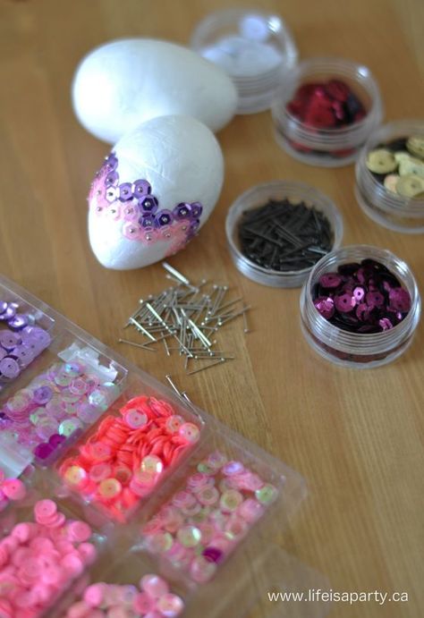 Sequin Easter Eggs: Easy diy sequin Easter eggs made from styrofoam Easter eggs. Diy Sequin, Diy Osterschmuck, Sequin Ornaments, Easter Arts And Crafts, Sequin Crafts, Easter Craft Decorations, Easter Egg Crafts, Easter Eggs Diy, Easter Decorations Dollar Store