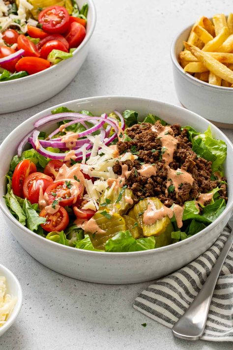 Burger Bowl Healthy, Burger Bowls Recipe, Loaded Burger Bowls, Kay Nutrition, Loaded Burger, Burger In A Bowl, Uni Meals, Burger Bowl, Burger Bowls