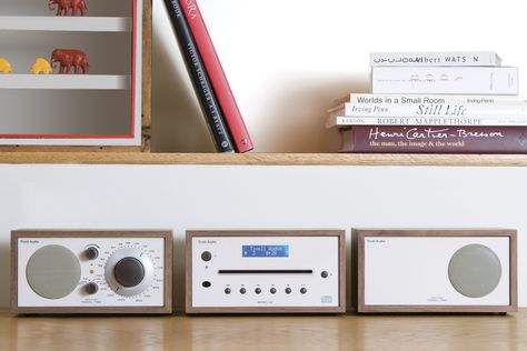 Clean lines and classic design. The Tivoli Radiocombo effortlessly combines industrial art and exceptional sound. Tivoli Audio, Industrial Art, Audiophile, Design Design, Clean Lines, Ipod, Classic Design, House Ideas, Cd