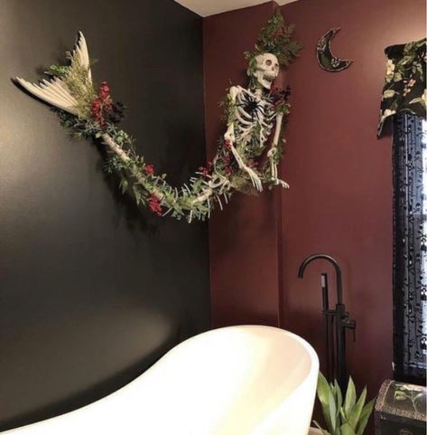 Grunge Bathroom, Gothic Bathroom Ideas, Witchy Bathroom, Goth Bathroom, Gothic Bathroom, Gothic Decor Bedroom, Spooky Home, Decorations Bedroom, Mermaid Bathroom