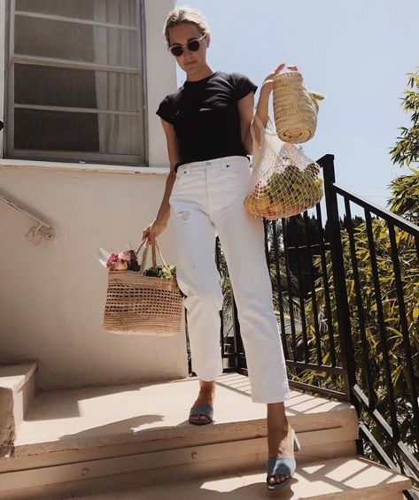 96 Outfits to Wear When You're Bored of Your Clothes Mode Monochrome, Minimal Stil, Minimalist Moda, Cooler Style, Casual Chique, Neue Outfits, Looks Street Style, Mode Inspiration, White Pants