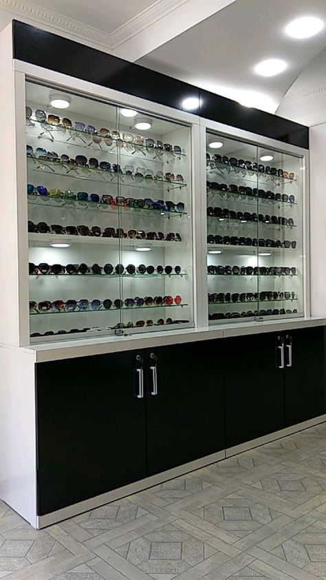 Eyewear Shop Design, Watches Display, Iron Furniture Design, Clinic Interior, Clothing Store Interior, Display Counter, Clinic Interior Design, Store Interiors, Optical Shop