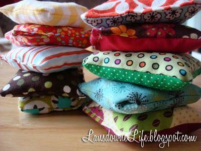 Love these!!  Fabric scrap bean bags  at LansdowneLife.com Cork Ideas, Toddler Christmas Gifts, Bags Diy, Spring Ideas, Bean Bags, Small Projects, Craft Art, Homemade Christmas Gifts, Bags Tutorial