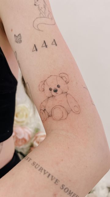 Dainty Teddy Bear Tattoo, Fineline Bear Tattoo, Stuffed Bear Tattoo, Dainty Tattoo Sleeve, Tiny Bear Tattoo, Cute Teddy Bear Tattoo, Teddy Bear Tattoo Designs, Cute Bear Tattoo, Teddy Tattoo