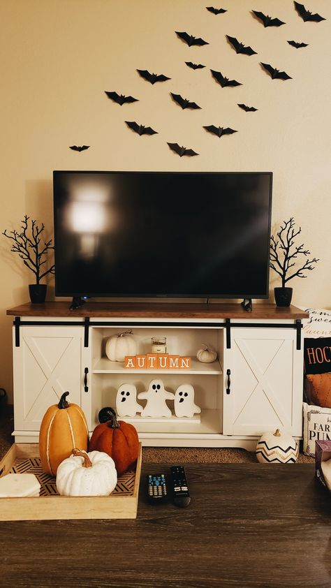 Day Bed Room, Decor Under Tv, Cozy Kitchen Ideas, Garage Door Ideas, Door Decor Ideas, Chandelier Ideas, Stand Ideas, Home Decor Quotes, Halloween Day