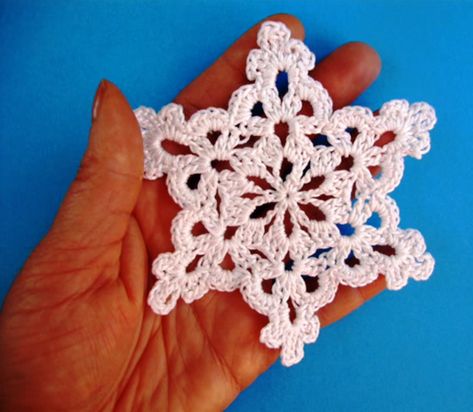 How To Crochet Snowflake - Crochet Ideas Free Crochet Snowflake Patterns, Crochet Christmas Snowflakes, Crochet Snowflake, Crochet Ornament Patterns, Christmas Crochet Patterns Free, Snowflake Patterns, Felted Crochet, Owl Crochet Patterns, Crochet Snowflake Pattern