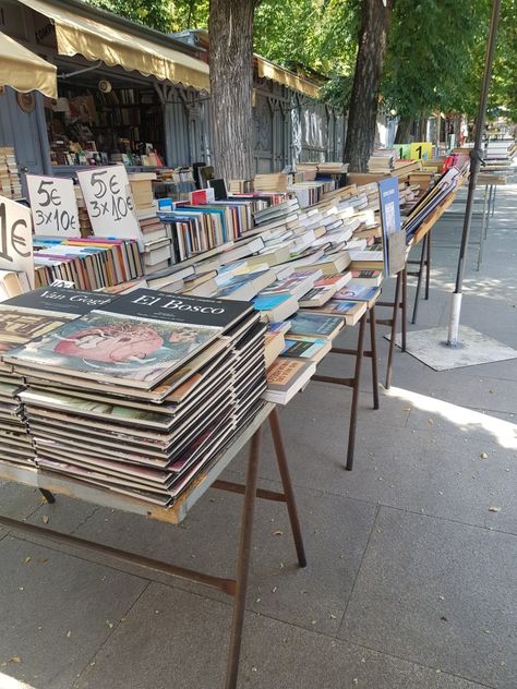 Madrid Books Aesthetic Retiro Reading Park, Spring Feed, Madrid Market, Madrid Aesthetic, Happy Minds, Books Aesthetic, A Whole New World, New City, Pretty Places