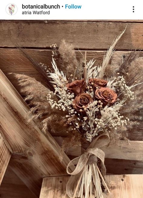 Long Wedding Table Decorations, Copper Wedding Theme, Wedding Aisle Decorations Outdoor, Western Wedding Decorations, Rusting Wedding, Western Themed Wedding, Madison Wedding, Bridal Bouquet Fall, Country Theme Wedding