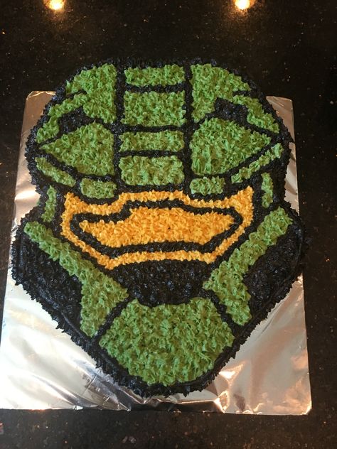 Master chief cake in buttercream Halo Themed Cake, Halo Cake Birthday, Master Chief Cake, Halo Birthday Cake Master Chief, Master Chief Birthday Party Ideas, Halo Birthday Party Ideas Master Chief, Halo Cake Ideas, Halo Cakes For Boys, Maverick Birthday Cake