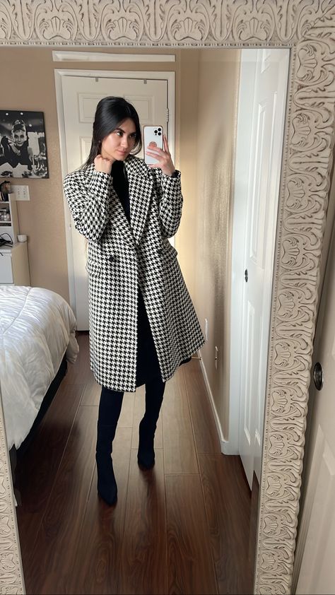 Knee Length Coat Outfit Winter, Knee Length Coat Outfit, Houndstooth Coat Outfit Winter, Houndstooth Coat Outfit, Womens Winter Fashion, Effortless Chic Outfits, Stylish Winter Coats, Winter Coat Outfits, Asian Bridal Dresses