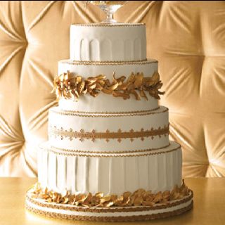 Looks like a roman wedding cake, all pillar-y and laurel-y! Wedding Cake With Gold, Cake With Gold, Grecian Wedding, Gold Wedding Cake, Gold Cake, Greek Wedding, Fashion Cakes, White Wedding Cake, Martha Stewart Weddings