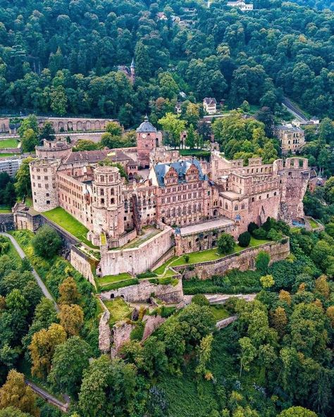 Archeology, art and history of the ancient world | 🏰Heidelberg Castle is a ruin in Germany and landmark of Heidelberg Castle House Island, Heidelberg Castle, Star Fort, Castle Mansion, European Castles, Germany Castles, Abandoned Castles, Adventure Travel Explore, Ancient World