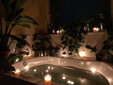 Candles Bathtub Aesthetic, Candle Lit Bathroom Aesthetic, Candle Light Bath Aesthetic, Big Bath Tub Aesthetic, Bath Tub Aesthetic Dark, Bath Tube Aesthetic, Cozy Bathroom Aesthetic Dark, Candle Lit Bath Aesthetic, Dark Coquette Bathroom