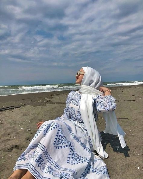 Hijab Beach Outfit, Hijabi Beach Outfit, Beach Holiday Outfits, Hijab Fashion Summer, Modest Casual Outfits, Stile Hijab, Modern Hijab Fashion, Mode Turban, Muslim Outfits Casual