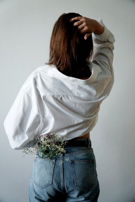 a lil photoshoot with a very talented friend. my inspiration for this was "simple". i put jeans and a white shirt on and got some flowers from a local flower shop, moved the couches from the living room and just had some fun :) Jeans And Shirt Photoshoot Ideas, Denim And White Shirt Photoshoot, White Shirt Poses For Women, White Shirt Photoshoot Women Aesthetic, Shirt Poses Photo Ideas Women, Jeans White Shirt Photoshoot, Jeans And White Shirt Photoshoot, White Shirt And Jeans Outfit Photoshoot, Shirt Photoshoot Ideas