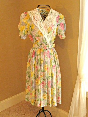 I had a dress a lot like this! 80's Garden Dresses, 80s Floral, Vintage Dress 80s, Vintage Summer Dresses, Garden Dress, Blue Floral Dress, 70s Dress, Lace Collar, A Dress