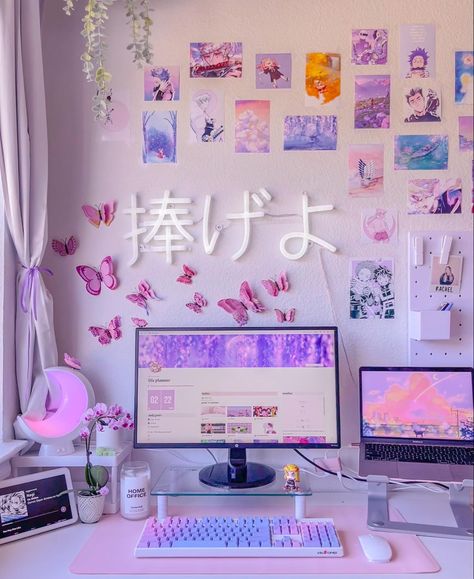 Kawaii Desk Setup Ideas, Lilac Desk Aesthetic, Pink Kawaii Desk Setup, Kawaii Gaming Setup Purple, Lilac Desk Setup, Lavender Desk Aesthetic, Pink And Purple Desk Setup, Pastel Computer Setup, Desk Setup Kawaii