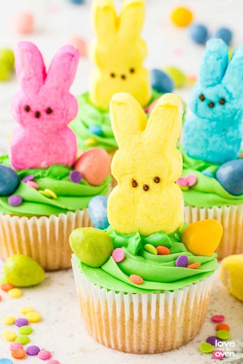 Peeps Cupcakes, Easter Cupcake Ideas, Peeps Dessert, Easter Brownies, Peeps Recipes, Peeps Cake, Easter Beagle, Easter Cooking, Easter Marshmallow