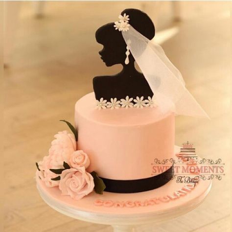 Gorgeous Bridal Shower Cake by @sweetmomentsq That Cake Topper #Cakebakeoffng #CBOcakes #AmazingCakes #CakeInspiration Silhouette Cake, Brides Cake, Bridal Shower Cakes, Elegant Bridal Shower, Cakes For Women, Bridal Shower Cake, Gorgeous Cakes, Shower Cake, Cake Decorating Techniques