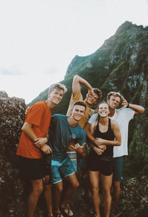 𝕡𝕚𝕟𝕥𝕖𝕣𝕖𝕤𝕥 : 𝕟𝕦𝕥𝕥𝕥𝕞𝕖𝕘𝕘 Friend Group Pictures, Dog Jersey, Boy Best Friend, Guy Friends, Best Friend Photos, Cute Friend Pictures, Group Pictures, Bff Goals, Boy And Girl Best Friends