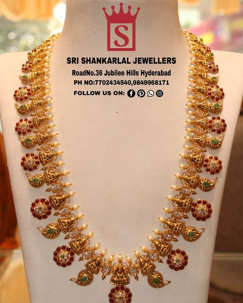 Latest nakshi bottu mala haram in light weight heavy looking and vast collection Please visit us on video 📞 7702434540,9849968171 to see more collections #22ktgoldjewellery #22karat #southindianweddings #southindianjewellery #bridaljewellery #haram #srishankarlaljewellers Heavy Kasulaperu Designs, Bottu Mala Jewellery Designs Gold, Nakshi Bottu Mala Designs, Mango Bottu Mala, Latest Long Haram Gold Jewellery Designs Antique, Latest Mango Haram Designs, Light Weight Nakshi Haram, Light Weight Mango Haram Designs, Latest Nakshi Haram Designs