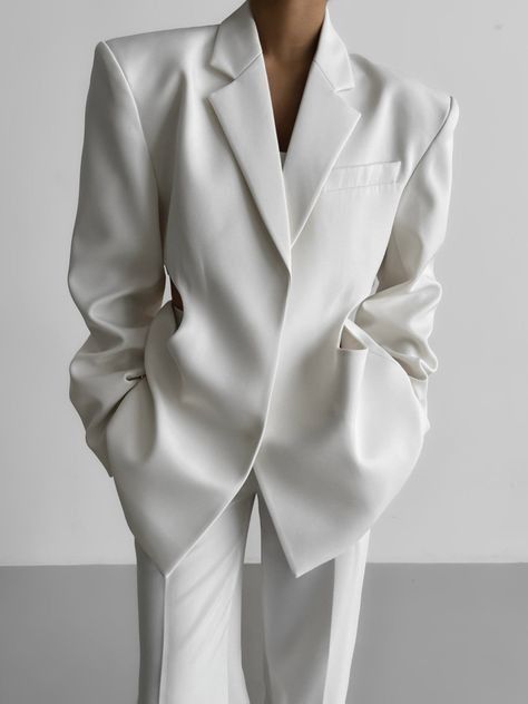 White Blazer Casual, Waist Blazer, Collar Model, White Suit, Business Casual Outfits For Women, Outfits Petite, Classy Work Outfits, Shoulder Cut, Formal Outfit