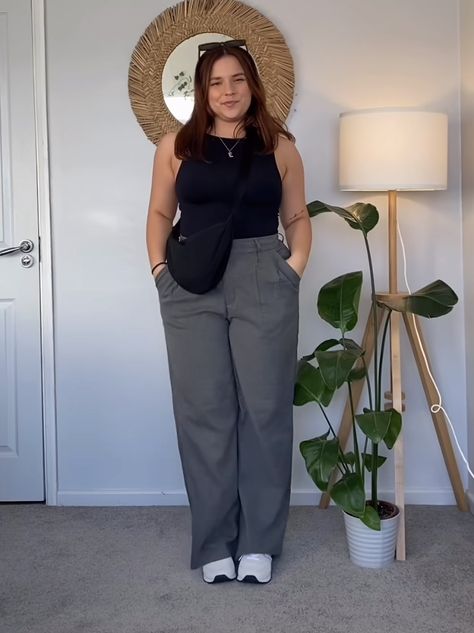 Rich Tita Outfits Ideas For Chubby, Elegant Outfit Midsize, Medium Body Type Outfits Aesthetic, Midsize Elegant Outfit, Business Casual Midsize Outfits, European Casual Outfits, Mid Size Office Outfits, Modest Outfits Plus Size, Plus Size Minimalist Outfits