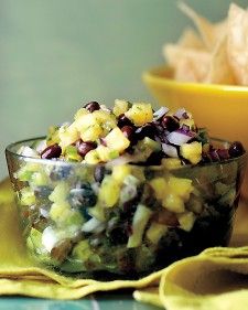 This pineapple salsa would make a great appetizer at any party. Serve the salsa with tortilla chips. Appetizers Mexican, Black Bean Salsa Recipe, Tacos Fish, Fiesta Recipes, Easy Salsa Recipe, Mexican Appetizers, Black Bean Salsa, Celebrity Recipes, Bean Salsa