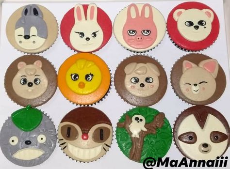 Ghibli Cupcakes, A Fan, Gingerbread Cookies, Fondant, Stray Kids, Gingerbread, Sugar Cookie, Fan