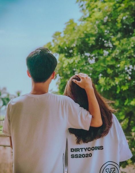 Corian Couple, Couple Post, Teen Couple, Korean Couple Photoshoot, Bff Girls, Ammy Virk, Funny Yugioh Cards, Instagram Couples, Daily Yoga Workout