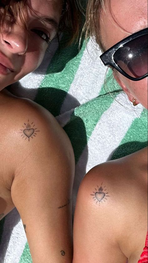 Sabrina Quesada Tattoo, Mini Shoulder Tattoo, Bsf Matching Tattoos, Matching Tattoos Sisters, Aesthetic Tattoo Ideas, Sab Quesada, Mexico Tattoo, Emma Brooks, Matching Tats