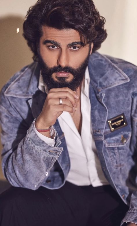 Arjun Kapoor Hairstyle, New Movie Images, Hairstyle Long, Arjun Kapoor, Best Islamic Images, Best Poses For Men, Film Producer, Islamic Images, Poses For Men