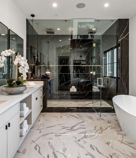 Modern Fancy House Interior, Self Cleaning Bathroom, Mansion Bathrooms Luxury Master Bath, Rich Modern Bathroom, Modern Luxury House Design Interior, Mansion Guest Bathroom, Big Master Bathrooms Luxury, Big Bathroom Aesthetic, Mansion Bathrooms Luxury